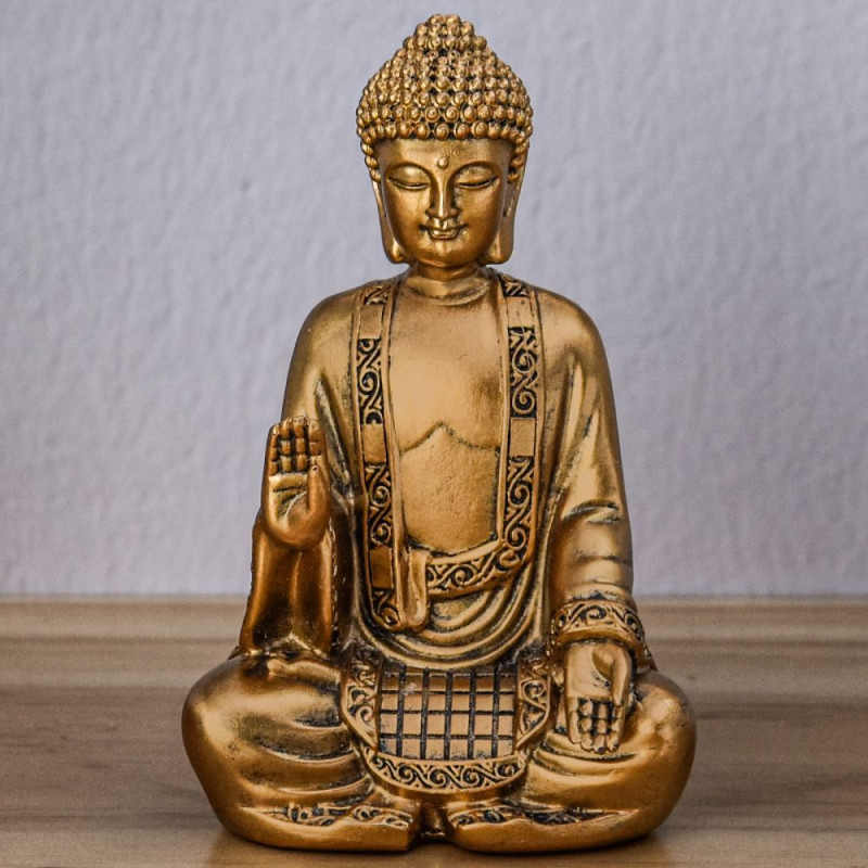 Cette statue représente un Bouddha de couleur or en position de méditation. Cette statue représente un Bouddha de couleur or en position de méditation.